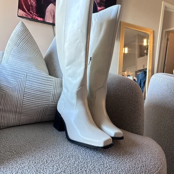 NEW!!! 9W Vince Camuto Women's Sangeti Boot FITS WIDE CALF - Picture 1 of 4